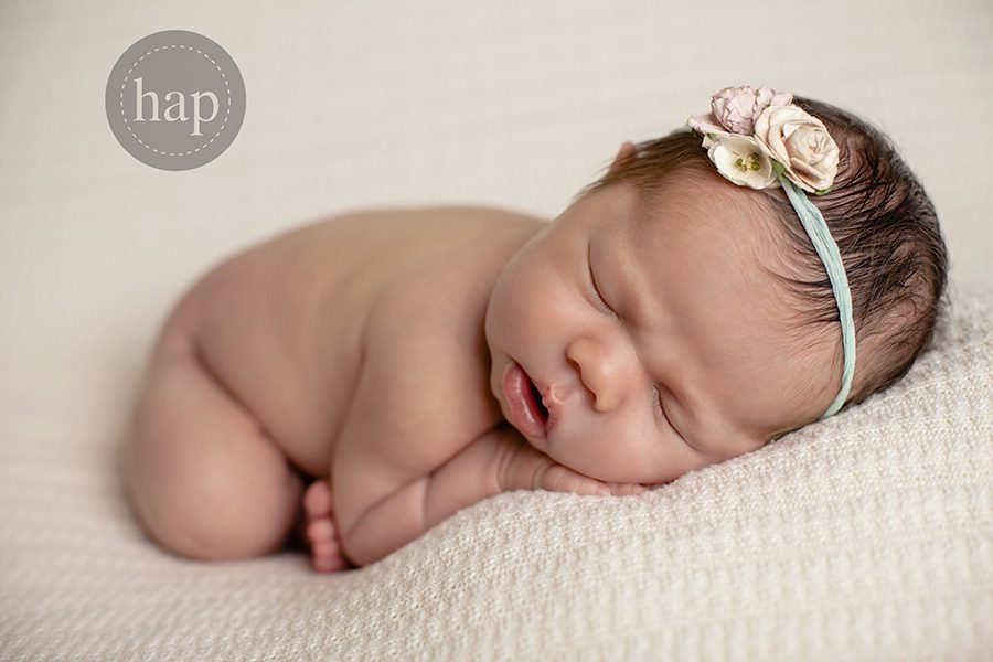 adorable newborn photographer baby picture