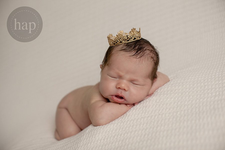 adorable newborn photographer baby picture
