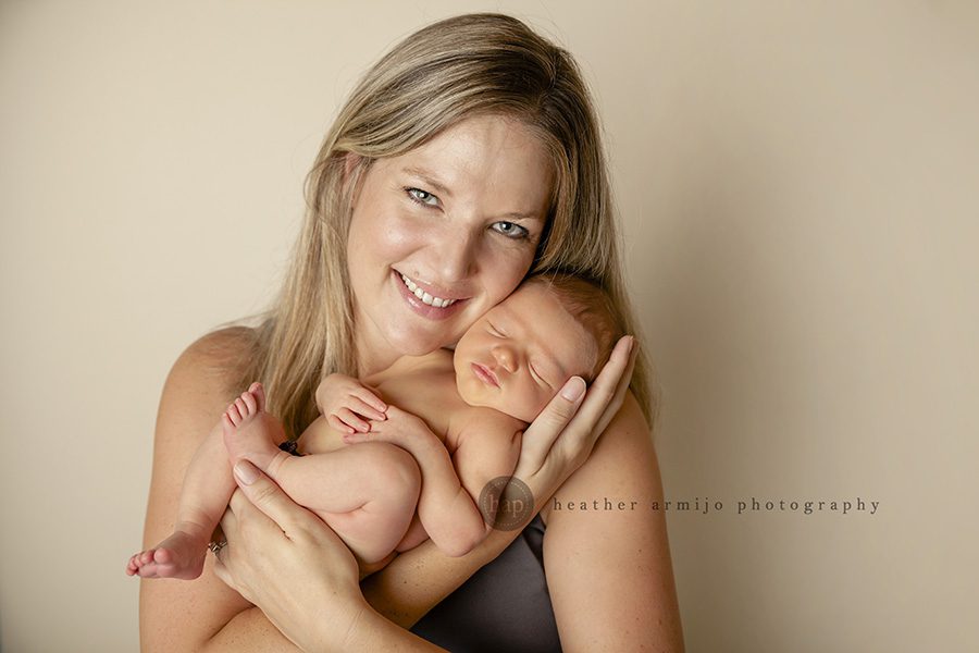 newborn pictures with mom