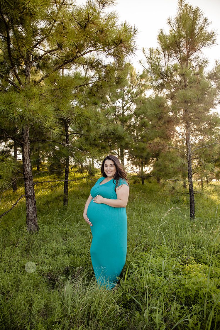katy texas outdoor maternity baby expecting professional photographer fulshear