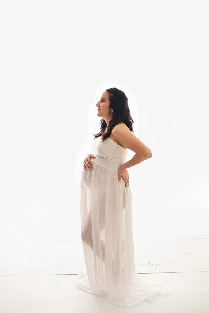 photograph of a beautiful pregnant mother in studio Katy
