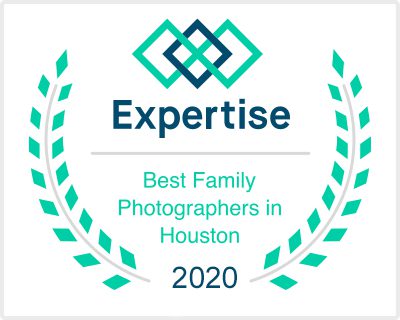 This image has an empty alt attribute; its file name is tx_houston_family-portraits_2020.jpg